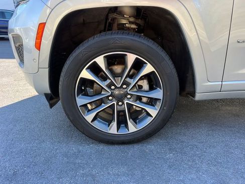Used 2023 Jeep Grand Cherokee L Overland w/ Advanced Protech Group III AWD/4WD image 29