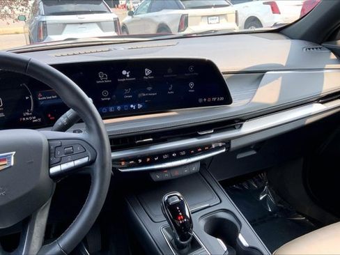 Used 2024 Cadillac XT4 Premium Luxury w/ Cold Weather Package AWD/4WD image 5
