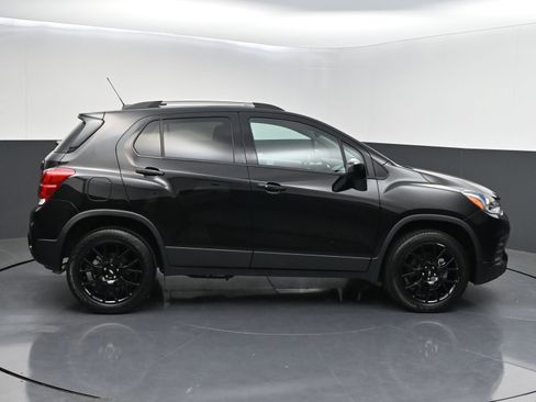 Used 2022 Chevrolet Trax LT w/ Midnight Edition AWD/4WD image 8
