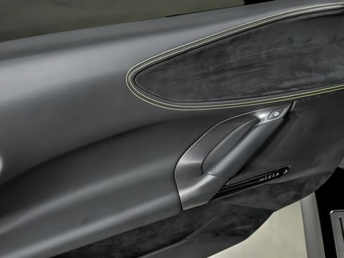 Used 2022 Ferrari SF90 Stradale image 15