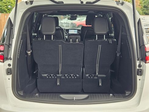 New 2026 Chrysler Pacifica Select image 10