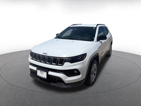 Used 2025 Jeep Compass Latitude image 7