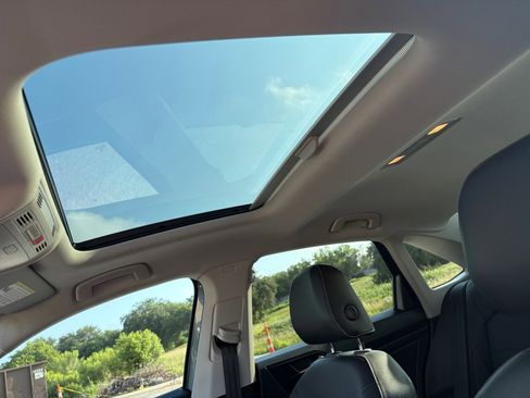 Certified 2023 Volkswagen Jetta SE w/ Panoramic Sunroof Package FWD image 17