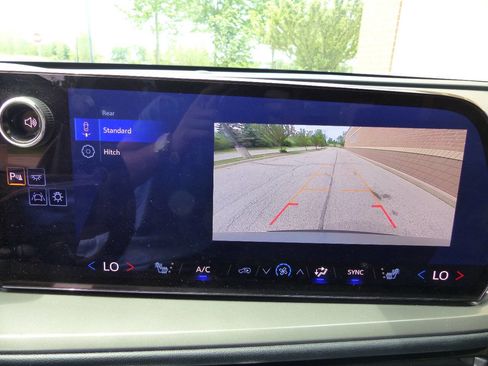 Used 2025 Chevrolet Traverse LT w/ LPO, Floor Liner Package AWD/4WD image 32