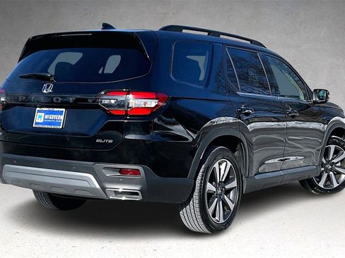 Used 2023 Honda Pilot Elite image 6