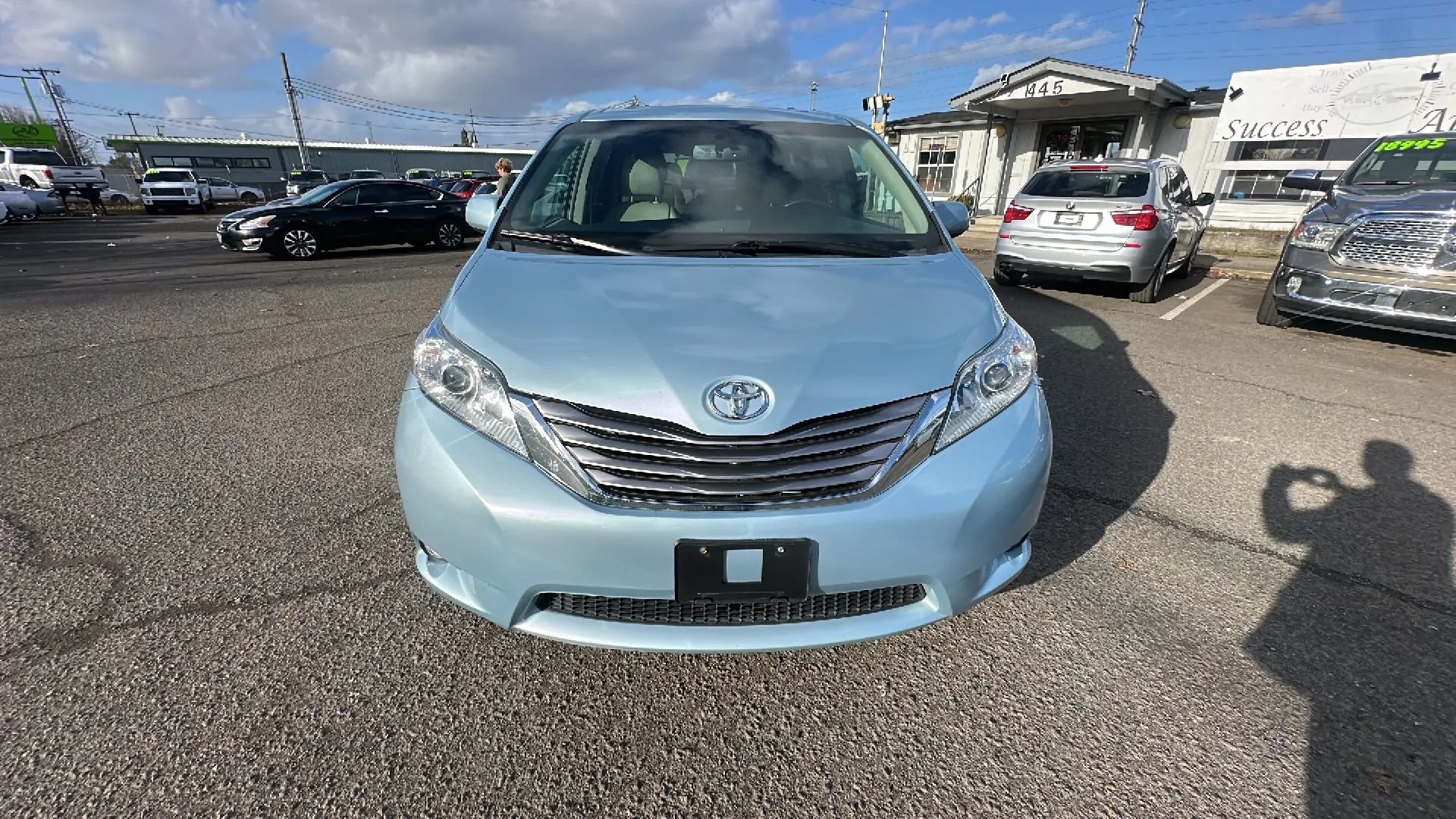 Used 2017 Toyota Sienna XLE Premium AWD/4WD image 7