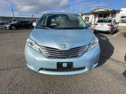 Used 2017 Toyota Sienna XLE Premium AWD/4WD image 7