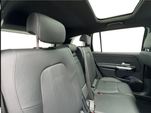 Used 2025 Mercedes-Benz GLB 250 4MATIC image 25