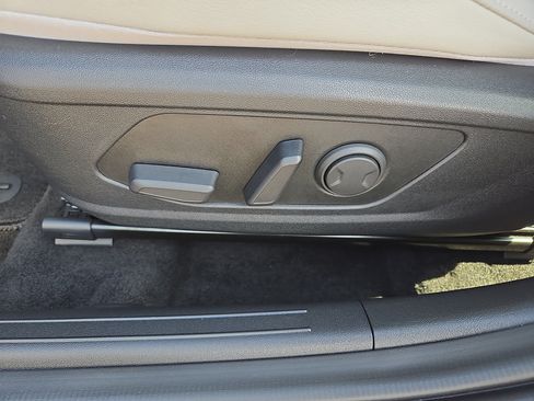 Certified 2025 Hyundai Elantra Limited FWD image 18