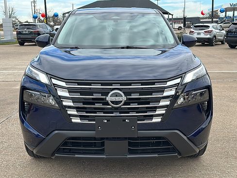 Certified 2025 Nissan Rogue SV image 11