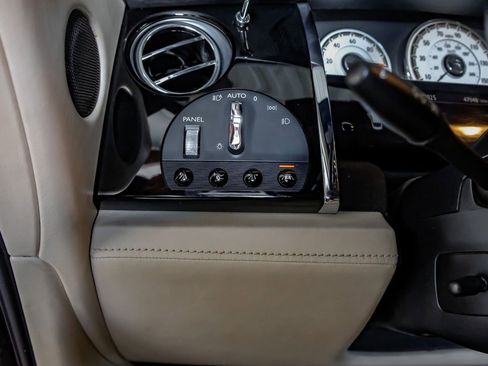 Used 2016 Rolls-Royce Wraith image 26