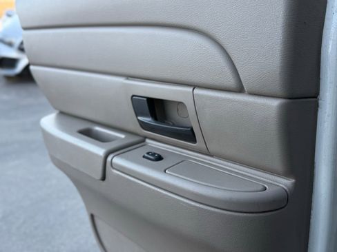 Used 2004 Ford Crown Victoria Police Interceptor image 28