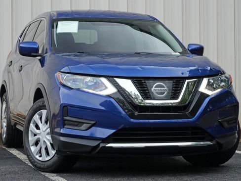 Used 2017 Nissan Rogue S AWD/4WD image 2