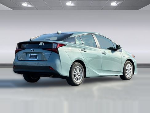 Used 2022 Toyota Prius LE image 7