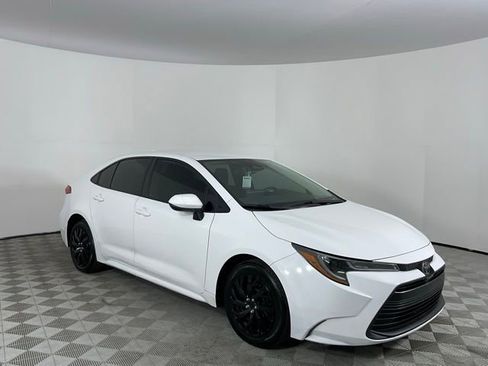 Used 2023 Toyota Corolla LE FWD image 3