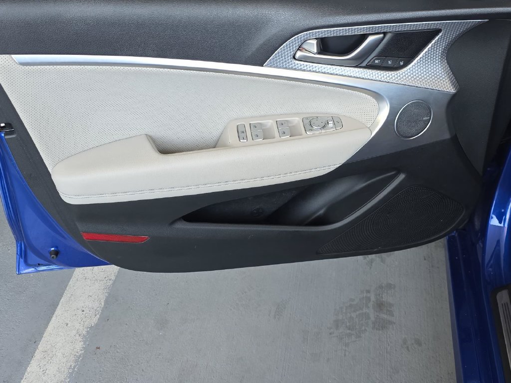 Used 2023 Genesis G70 2.0T w/ Sport Prestige Package RWD image 33
