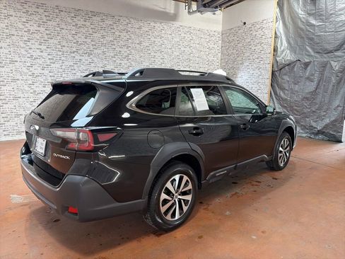 Used 2023 Subaru Outback Premium image 7