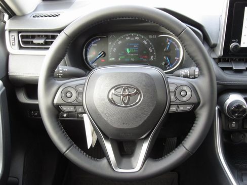 New 2025 Toyota RAV4 XLE w/ Convenience Package AWD/4WD image 24