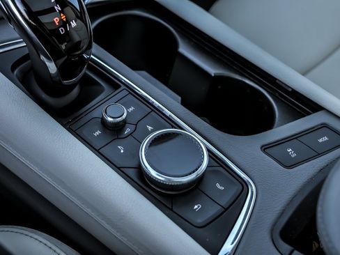 Used 2023 Cadillac XT6 Premium Luxury w/ Technology Package image 26