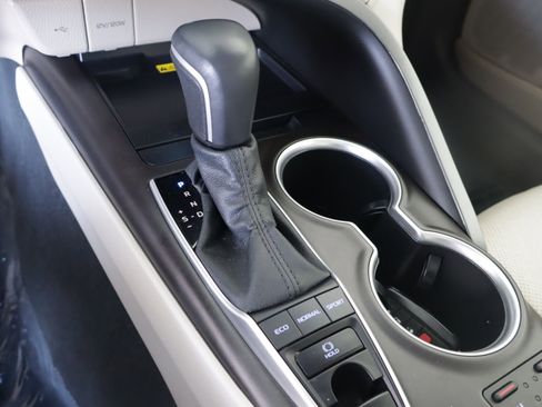 Used 2023 Toyota Camry XLE w/ Navigation Package image 18