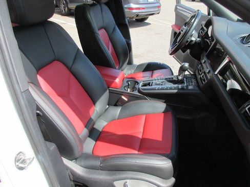 Used 2021 Porsche Macan AWD/4WD image 9