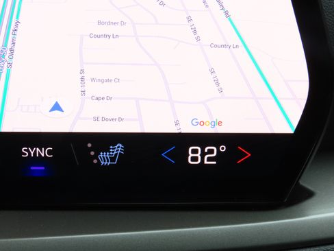 Used 2025 Chevrolet Traverse LT image 27