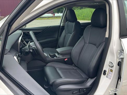 New 2025 Subaru Legacy Limited image 9