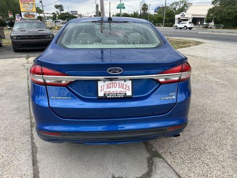 Used 2017 Ford Fusion SE FWD image 6