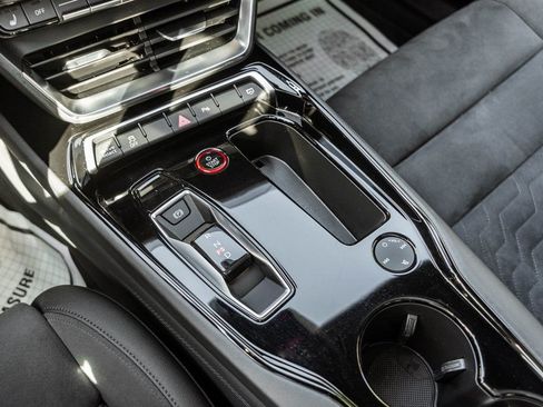 Used 2022 Audi e-tron GT Premium Plus image 19