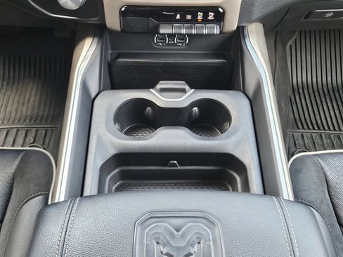 Used 2022 RAM 1500 Laramie AWD/4WD image 12