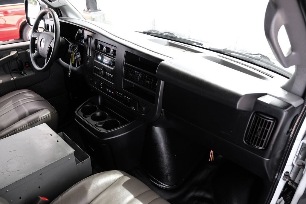 Used 2017 Chevrolet Express 2500 RWD image 9