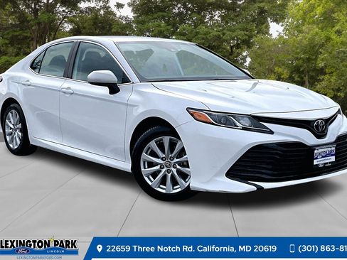 Used 2020 Toyota Camry LE image 1