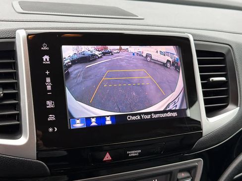 Used 2018 Honda Pilot Touring image 16