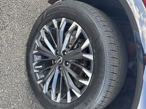 Certified 2024 Nissan Rogue Platinum w/ Platinum Premium Package FWD image 9