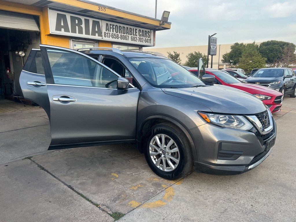 Used 2018 Nissan Rogue SV FWD image 5