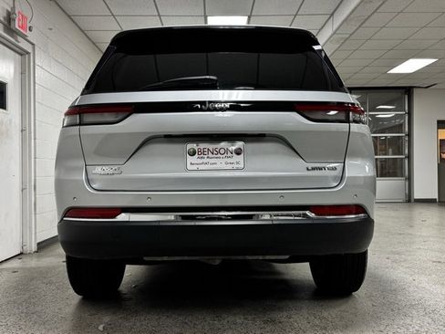 Used 2022 Jeep Grand Cherokee Limited w/ Trailer Tow Prep Group (B) image 4