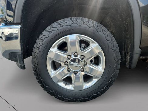Used 2020 Chevrolet Silverado 2500 LTZ AWD/4WD image 9