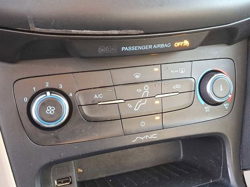 Used 2017 Ford Focus SE image 15