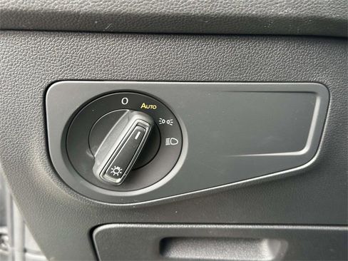 Certified 2022 Volkswagen Tiguan SE R-Line image 25