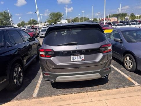 Used 2024 Honda Pilot Elite image 13