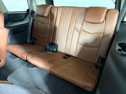 Used 2020 Cadillac Escalade Premium Luxury image 14