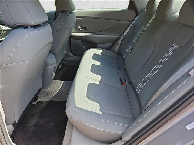 Used 2024 Hyundai Elantra SEL FWD image 18