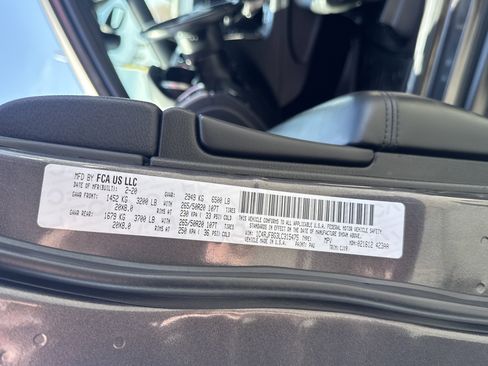 Used 2020 Jeep Grand Cherokee Limited image 34