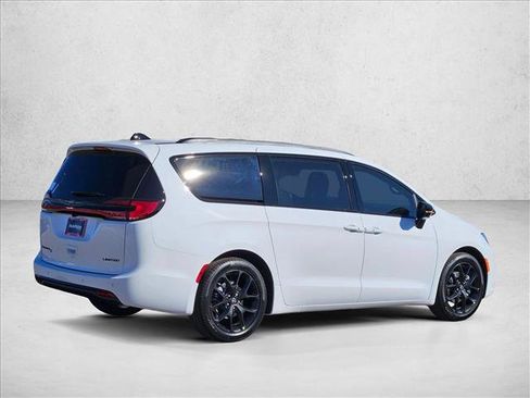 New 2026 Chrysler Pacifica Limited w/ S Appearance Package image 2