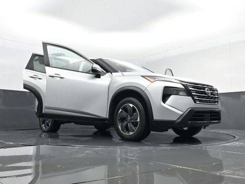 Used 2024 Nissan Rogue SV AWD/4WD image 30