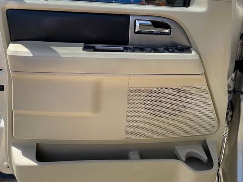 Used 2017 Ford Expedition Limited w/ Equipment Group 301A RWD image 33
