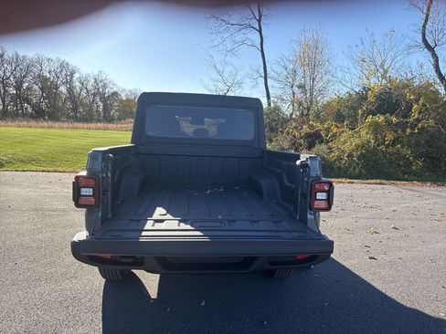 New 2026 Jeep Gladiator Sport image 11