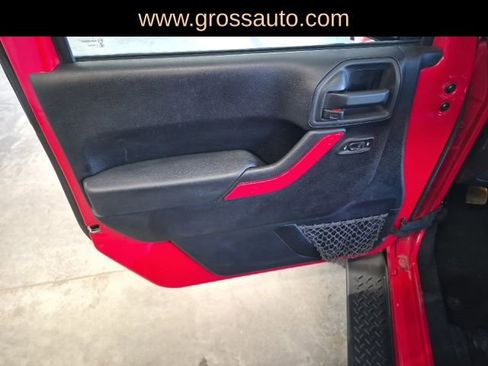 Used 2014 Jeep Wrangler Unlimited Sahara w/ Connectivity Group image 12