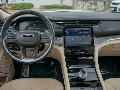 Used 2022 Jeep Grand Cherokee Limited AWD/4WD image 12