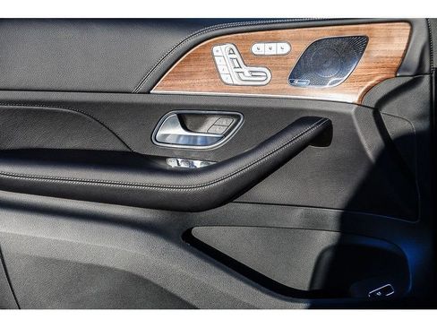 New 2026 Mercedes-Benz GLS 580 4MATIC image 21
